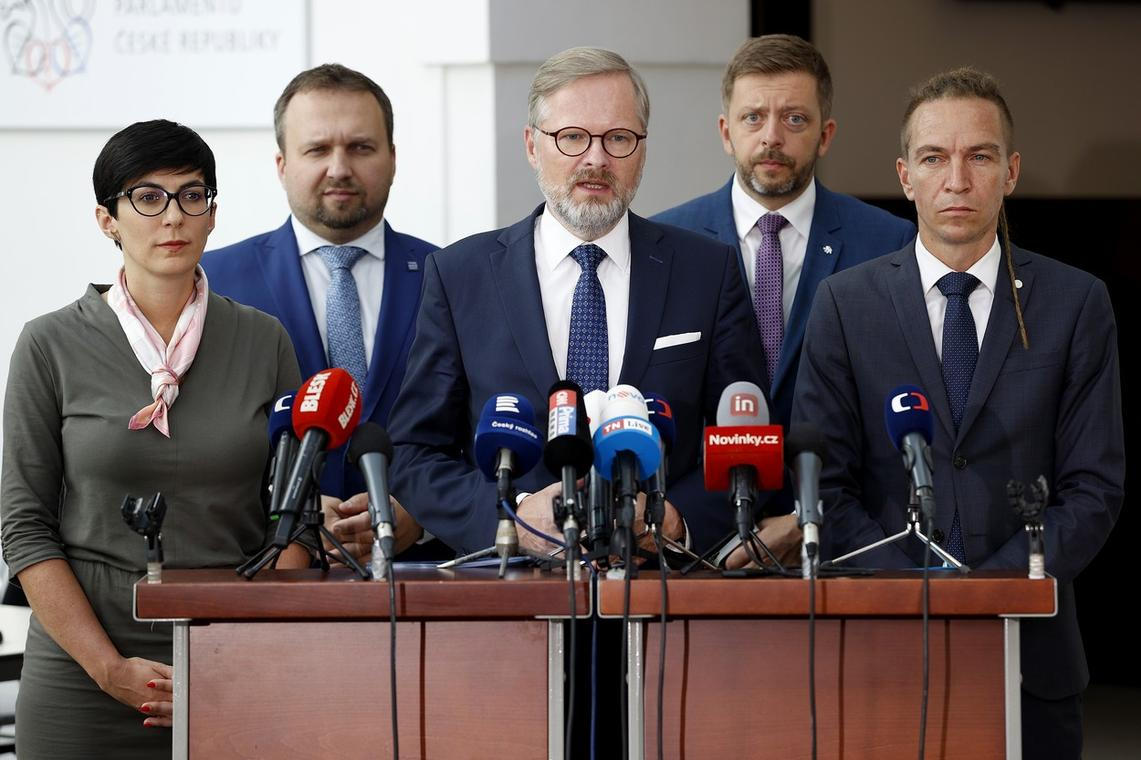 Fiala je na TikToku, zdrsněl a chtěl by 30 procent pro Spolu. Voliče ale lákat neumí.